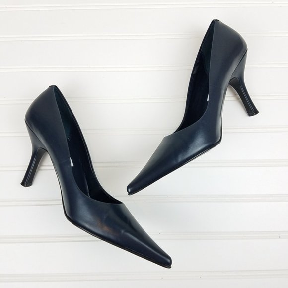 navy pumps size 8